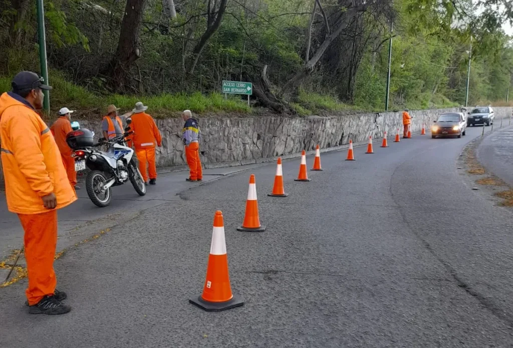 Cortes y desvíos por obras en la ladera del cerro San Bernardo