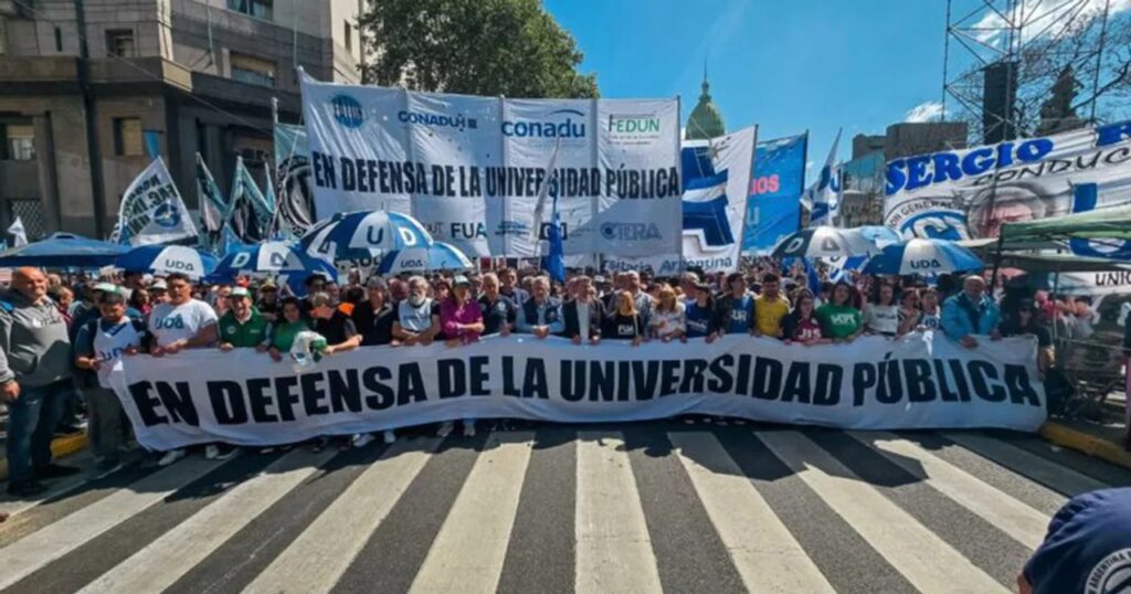 Docentes universitarios paran por 72 horas en reclamo de la aplicación de la Ley de Financiamiento