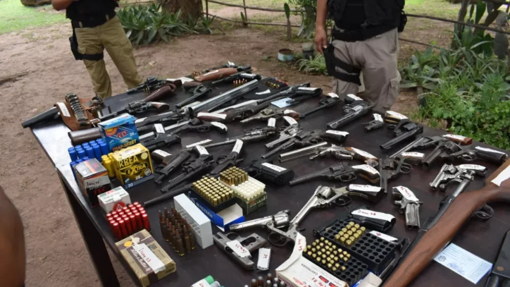 Arsenal oculto en una finca de Chicoana: Secuestran armas, municiones y explosivos
