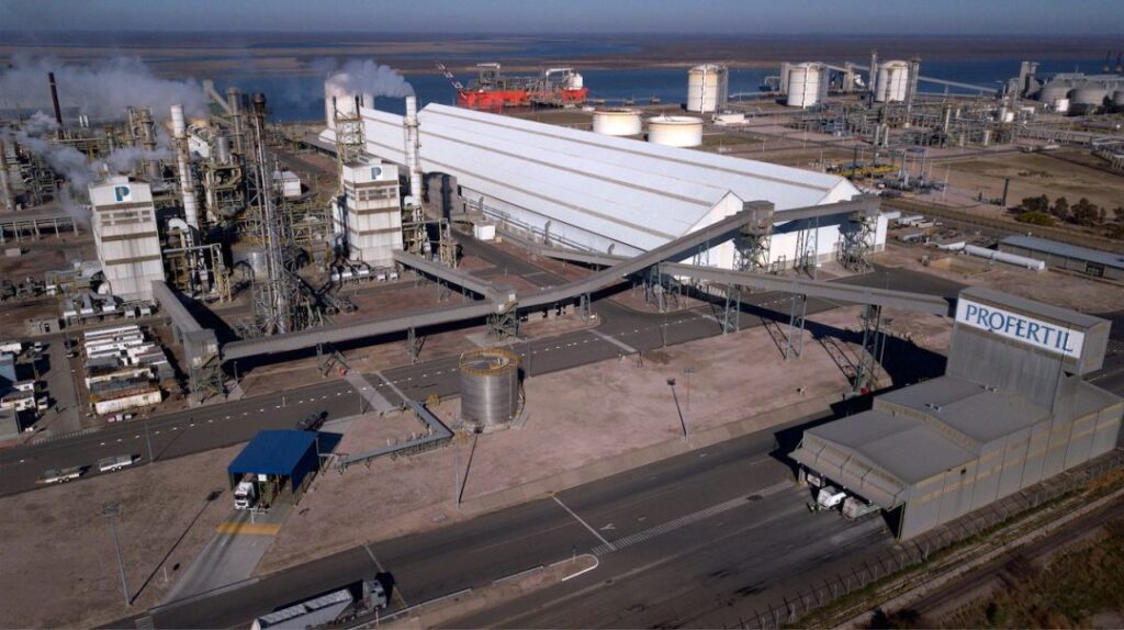 YPF se desprendió de su parte en Profertil y la empresa quedó en manos de Adecoagro