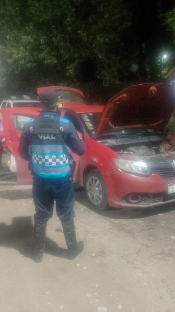 Jujeños circulaban en un auto robado y fueron demorados en Cerrillos