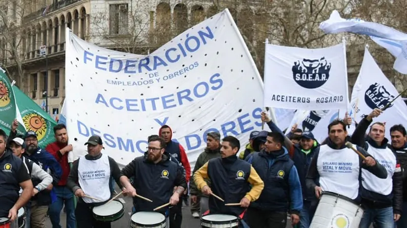 Huelga nacional aceitera contra la reforma laboral: fuerte cruce entre el sindicato y las empresas