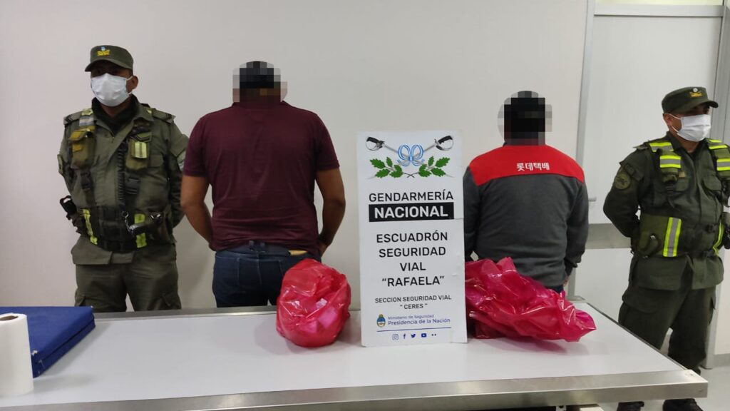 Santa Fe: Controlaban un “tour de compras” y detuvieron a dos pasajeros “cápsuleros” que habían ingerido más de 2 kilos de cocaína
