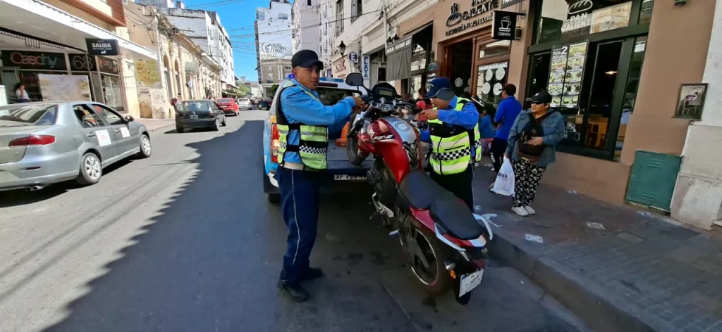Tránsito continúa realizando controles a las motos por el uso de casco