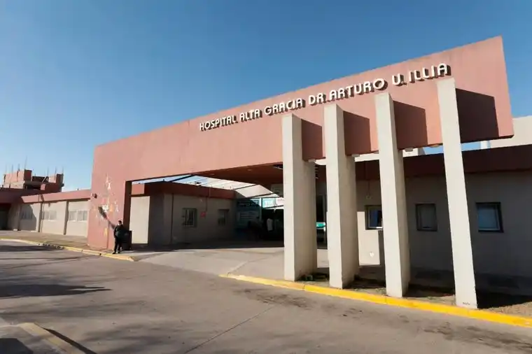 Tragedia en Córdoba: una mujer de 81 años se atragantó en la cena navideña y murió