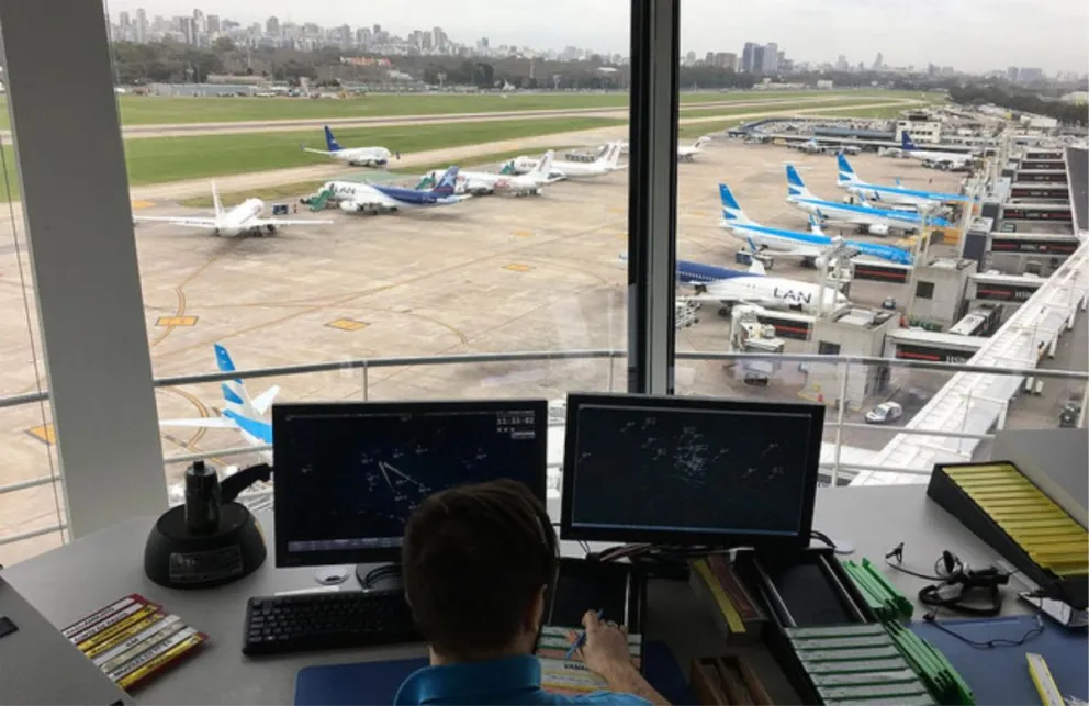 Controladores aéreos confirman paro y el Gobierno lo califica de “extorsivo»