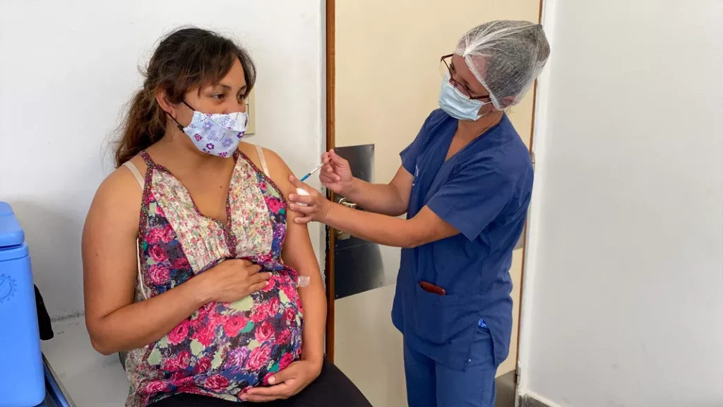 Hoy comienza la vacunación para embarazadas contra el virus sincicial respiratorio