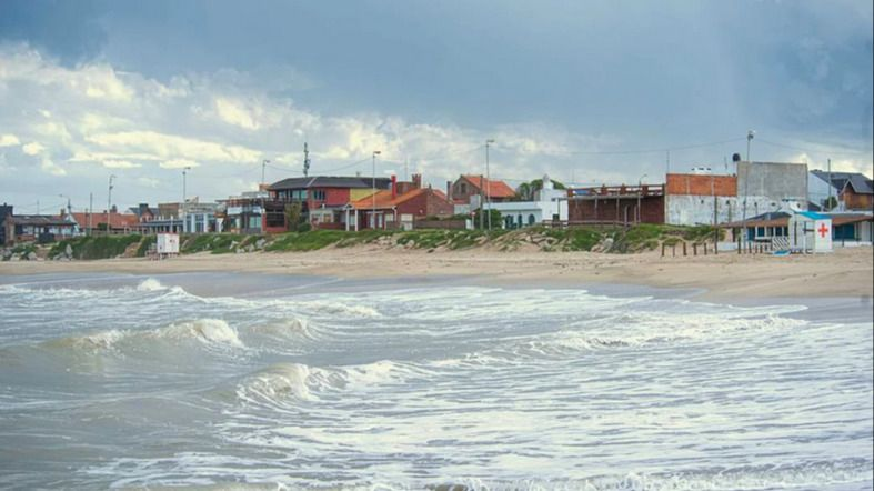Mini tsunami en Santa Clara del Mar: reportan olas gigantes y gente herida