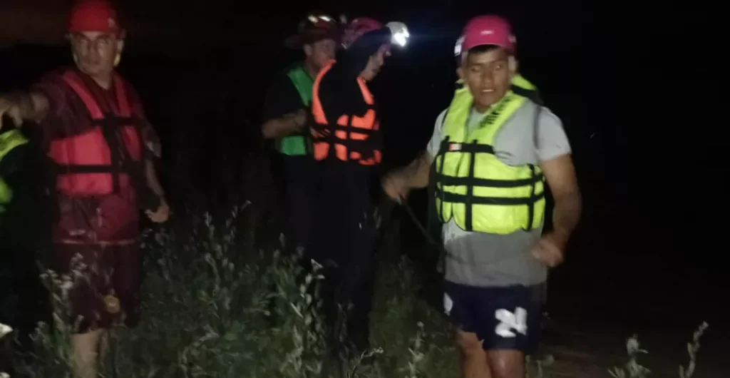 El Carril: Rescataron a dos pescadores en el río de Las Garzas