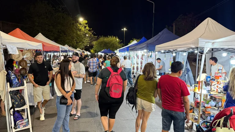 La feria de emprendedores temática abre el año en plaza España