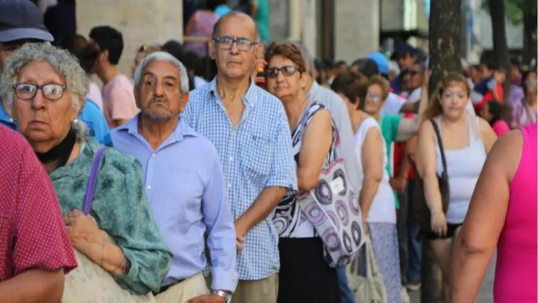 Las jubilaciones perdieron 27,4% por la fórmula de actualización de Milei