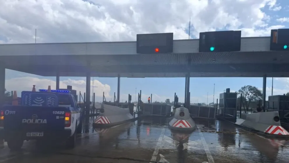 Un trabajador murió al ser aplastado por una cabina de peaje durante el temporal en Córdoba