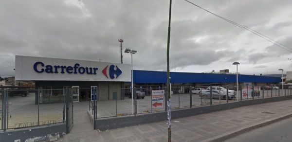 Intentaron sustraer elementos de un supermercado y fueron demorados