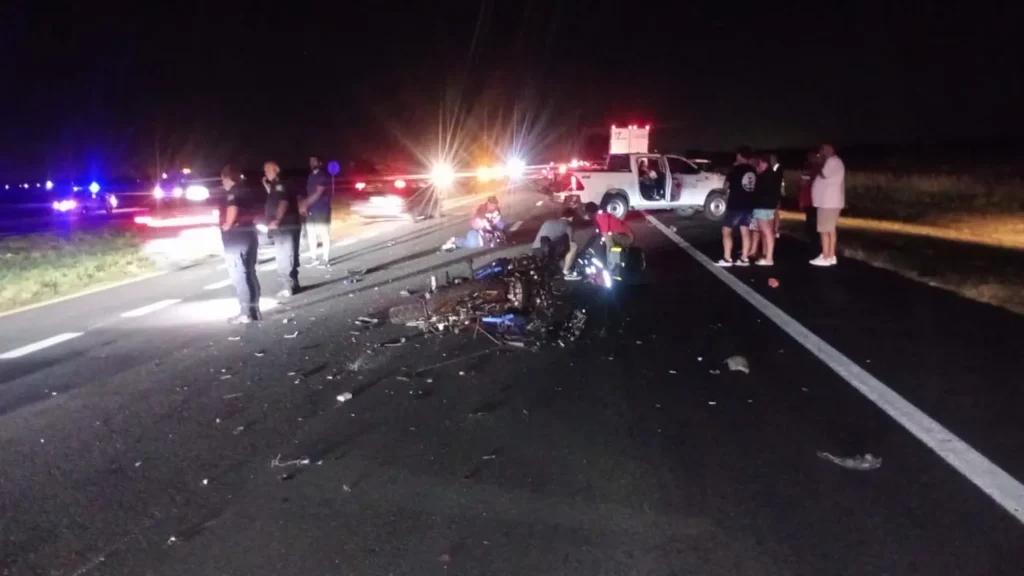 Fatal accidente en Ruta 2: una mujer murió y un motociclista se encuentra grave