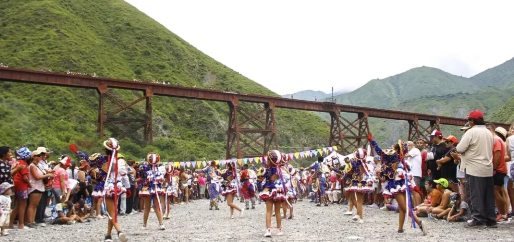 Carnaval en el Viaducto El Toro: tradición, cultura y paisaje en la Quebrada del Toro
