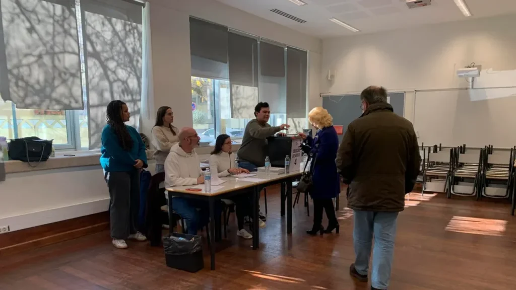 Japón, Portugal y Tailandia definen su rumbo en un superdomingo electoral