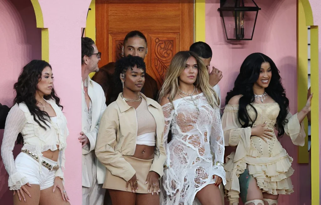 Quiénes son los famosos que estuvieron en “La casita” de Bad Bunny en el Super Bowl