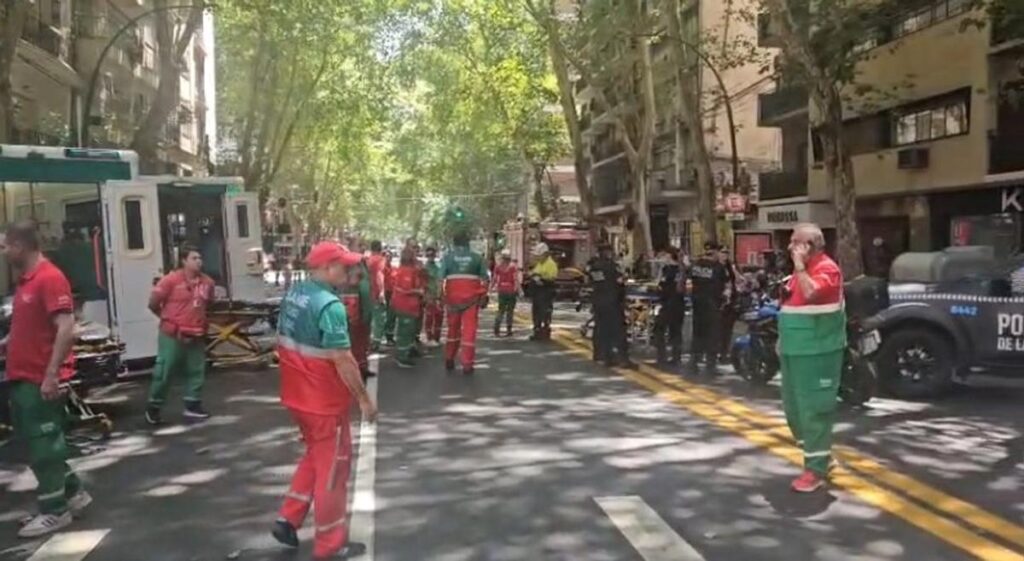 Incendio en un edificio de Palermo: 50 evacuados