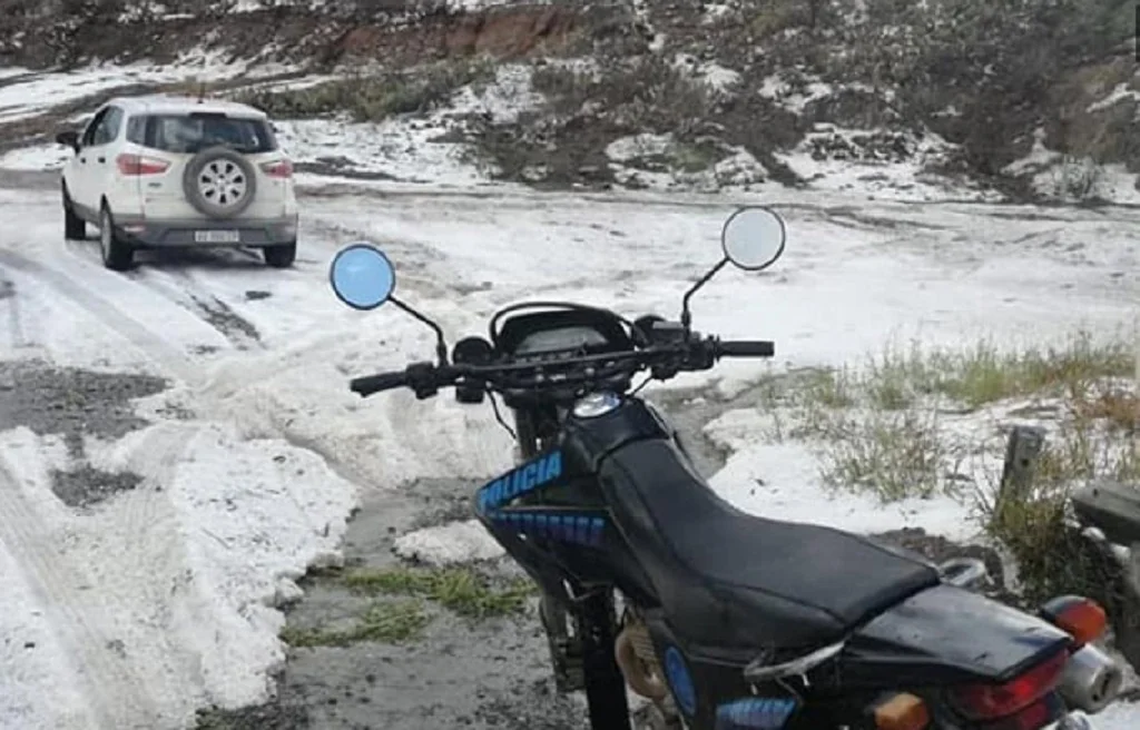 Caída de granizo en el paraje El Colte, cerca de Seclantás