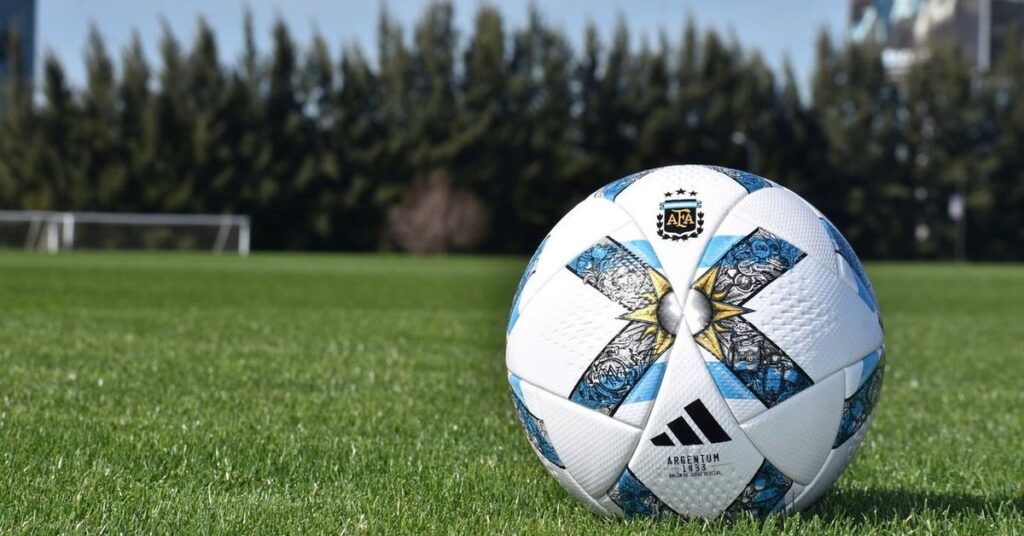 Alerta en el fútbol: podrían suspender los partidos del jueves por el paro general de la CGT
