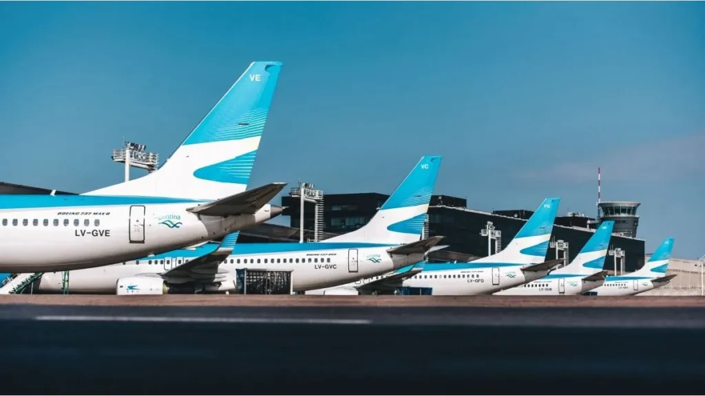Aerolíneas Argentinas cancela 255 vuelos por el paro de la CGT
