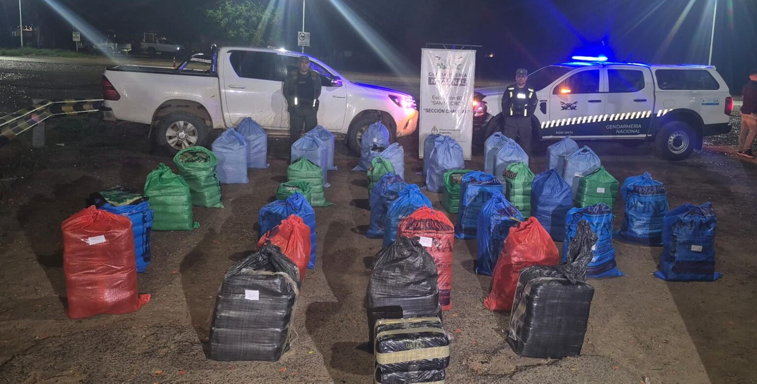 Hallan camioneta cargada con 958 kilos de hojas de coca