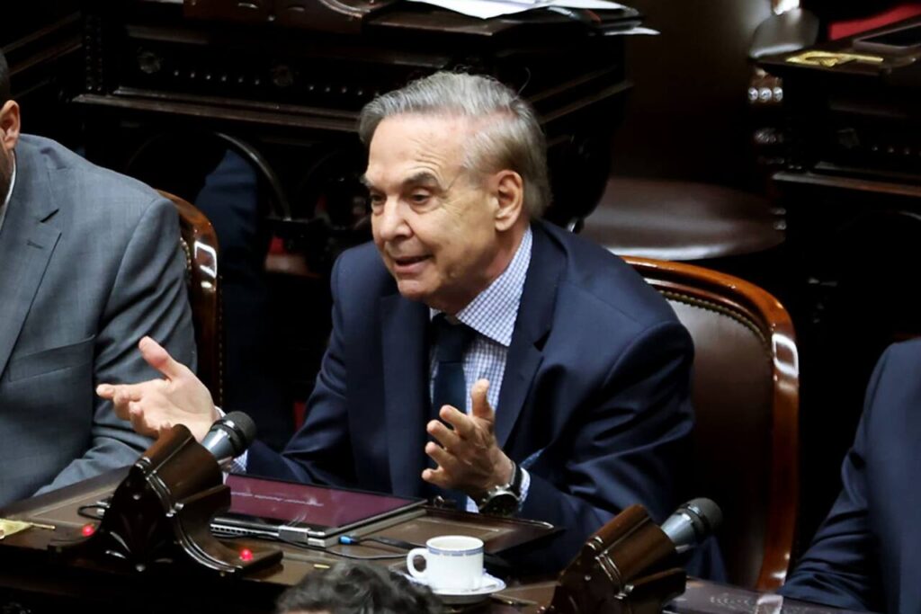Pichetto acusó al Gobierno de “ejecutar un plan deliberado” para destruir la industria