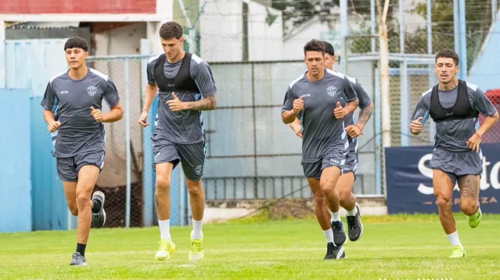 Gimnasia y Tiro volvió a entrenar tras el conflicto salarial y ya piensa en el debut