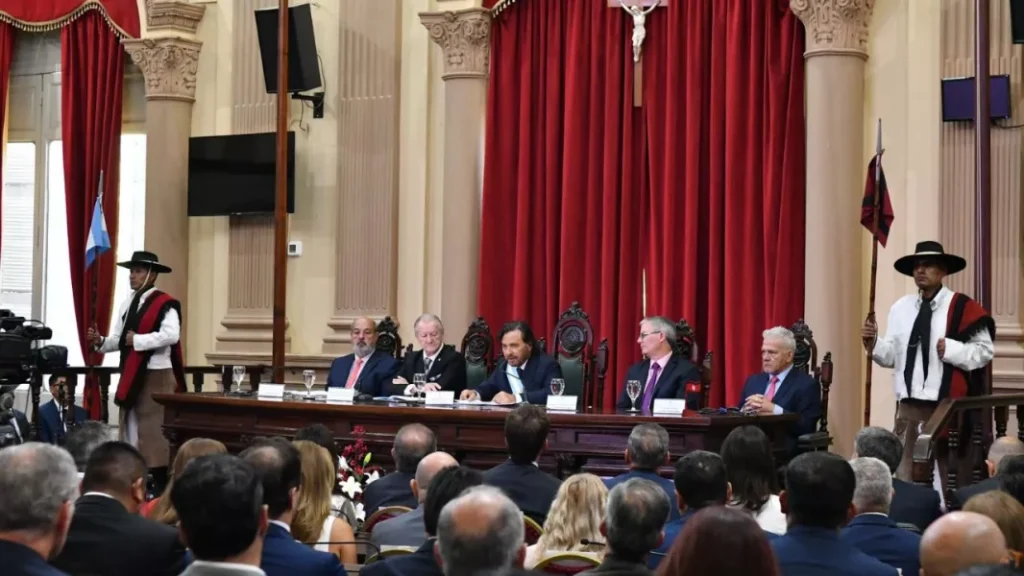 En la apertura de sesiones, Sáenz pidió a la oposición dejar «la soberbia» y pelear por Salta