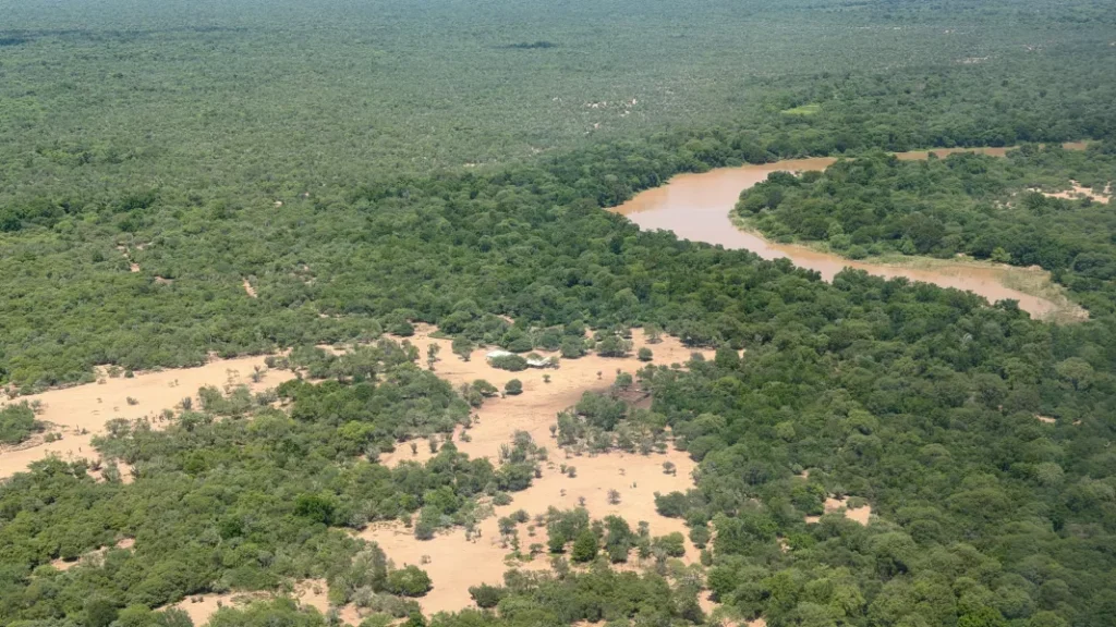 Monitorean la crecida de los ríos Bermejo, Tarija e Itaú y coordinan asistencia aérea para comunidades