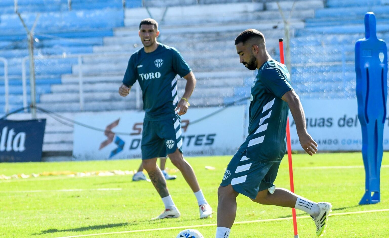 Gimnasia y Tiro recibe a Temperley para defender la punta