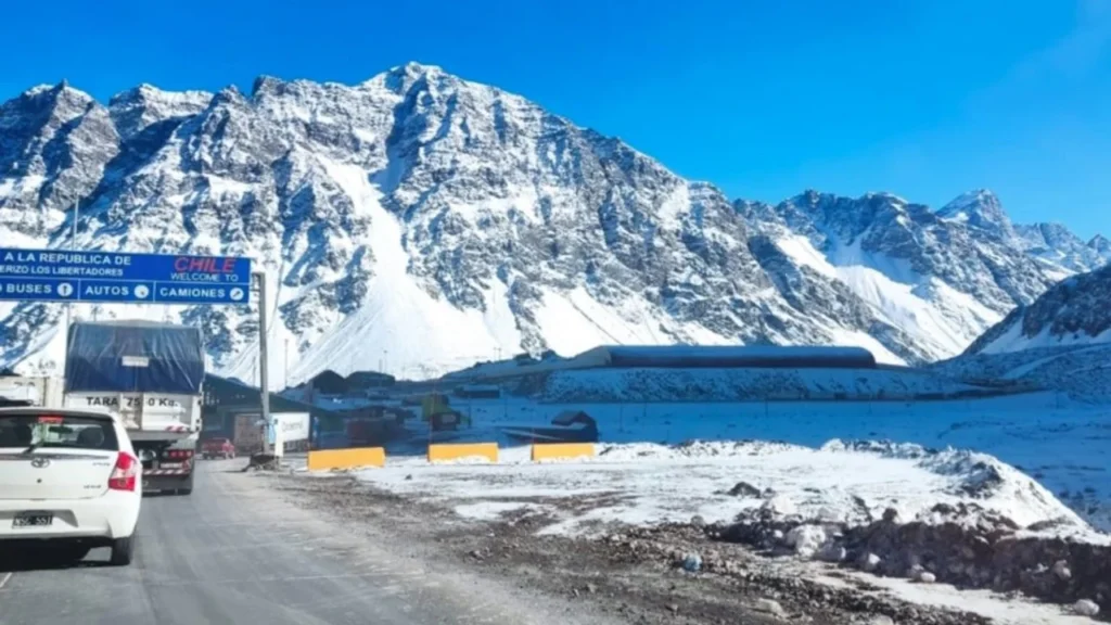 Mendoza: sigue cerrado el paso Cristo Redentor por un fuerte temporal de nieve en alta montaña