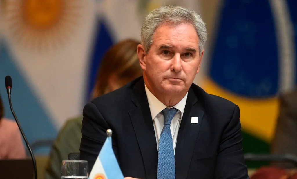 El Gobierno confirmó que 248 argentinos regresaron al país desde Emiratos Árabes por la escalada en Medio Oriente