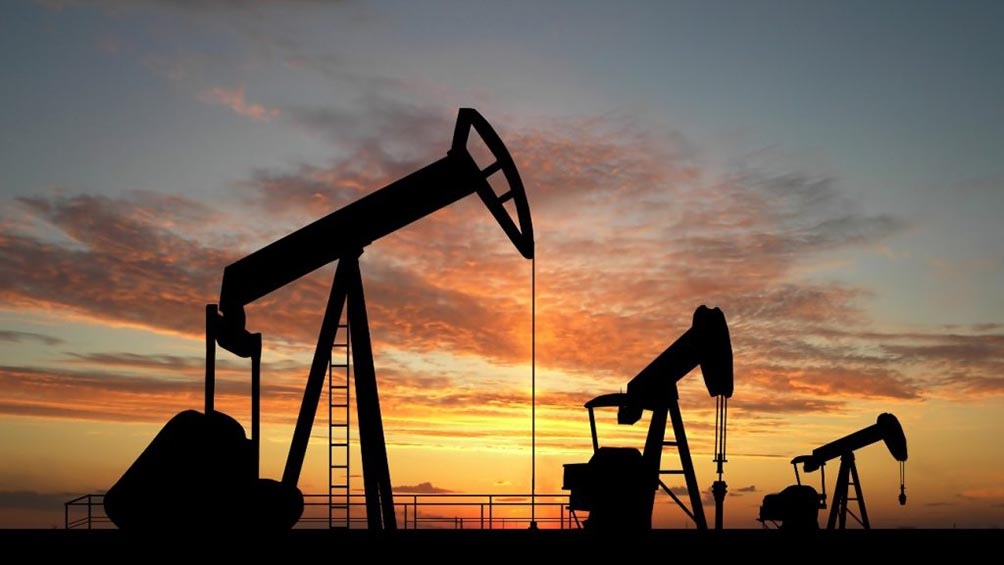 Guerra en Medio Oriente: el petróleo sigue al filo de los US$100