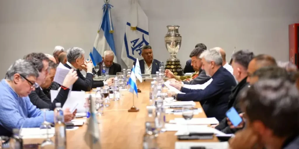 Paro del Fútbol Argentino: se reúnen los dirigentes en AFA para definir si se levanta o no
