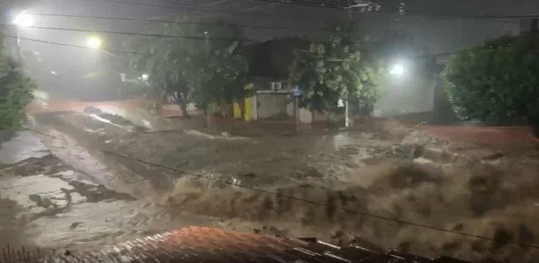 Fuerte temporal en Metán: calles anegadas, viviendas con agua y alerta en la Ruta 9/34