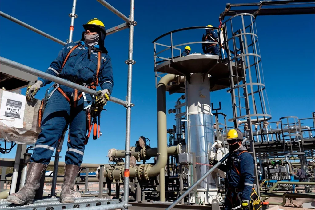 Argentina subirá del 3,36% al 8% las retenciones a la exportación de petróleo convencional