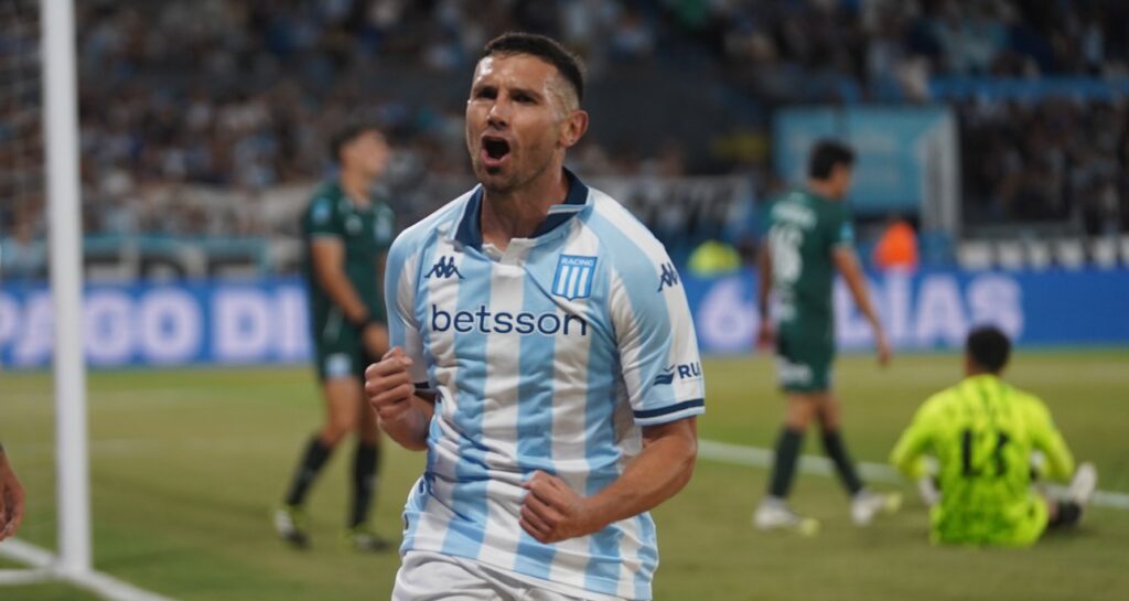 Con un doblete de Maravilla, Racing le ganó sin complicaciones a Estudiantes de Río Cuarto