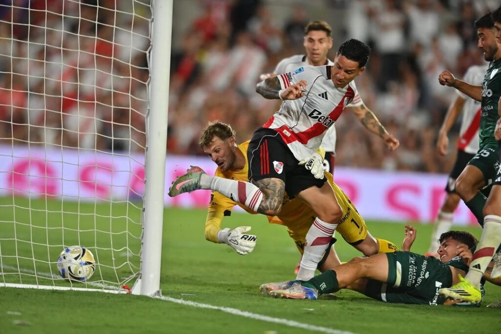 River le ganó a Sarmiento por 2-0 y logró su segunda victoria consecutiva con Eduardo Coudet como DT
