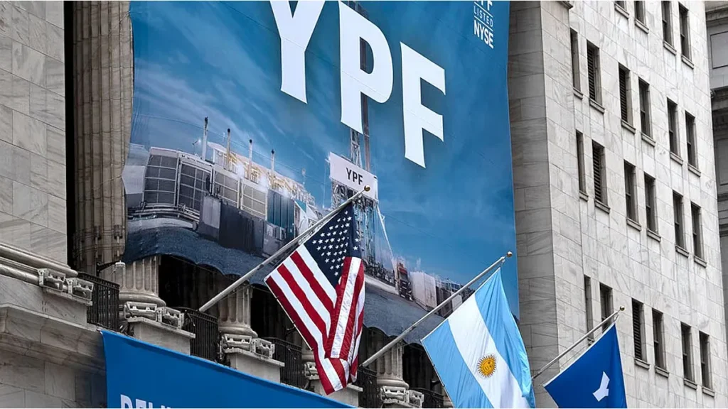 Juicio por YPF: la Justicia de EEUU benefició a Argentina y suspendió todas las demandas