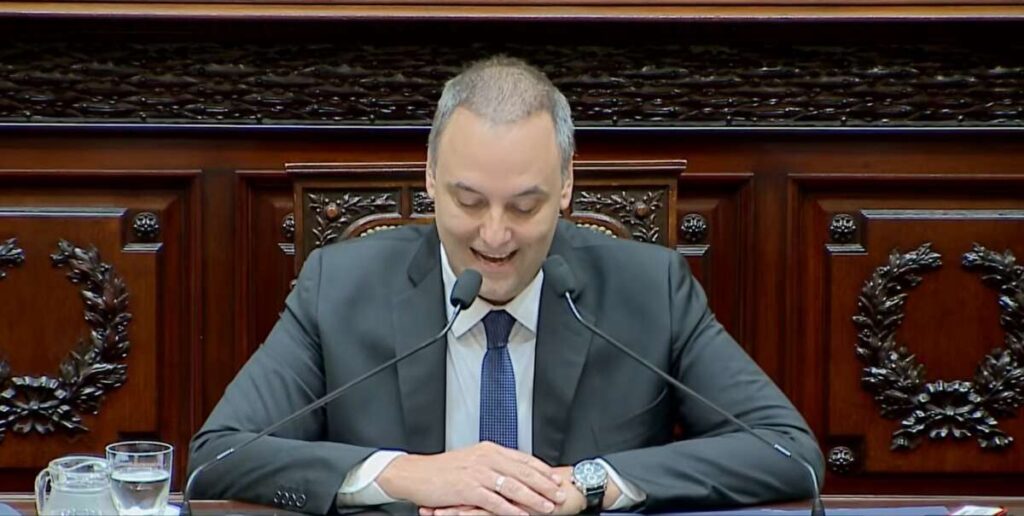 Las respuestas de Manuel Adorni sobre su situación judicial: Punta del Este y declaración jurada