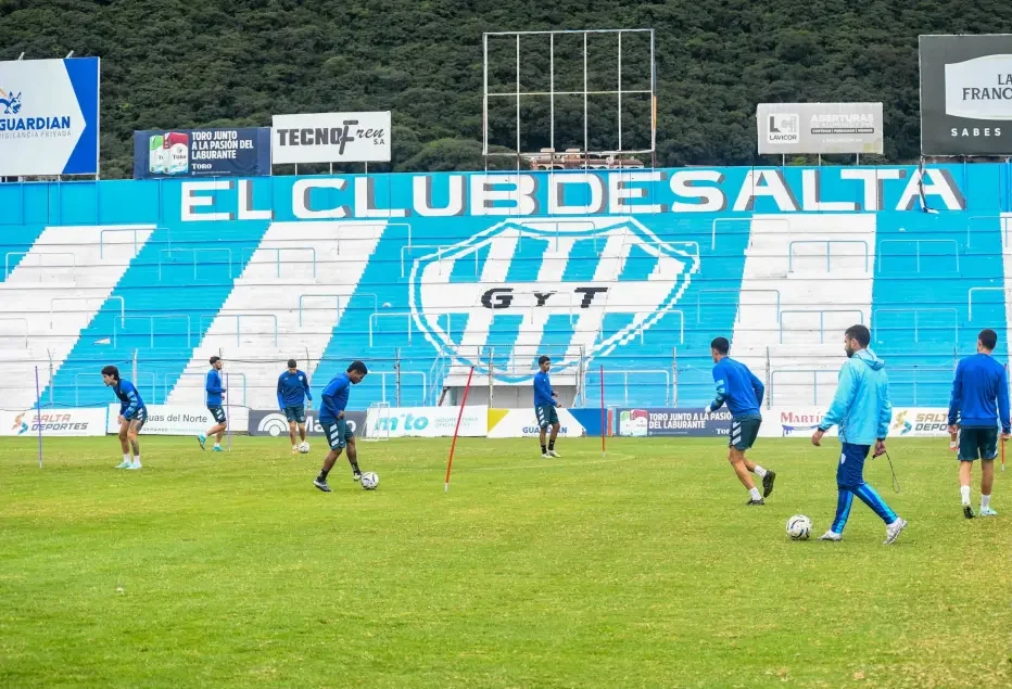 Gimnasia y Tiro visita a Chacarita en un partido clave: debuta Azconzábal