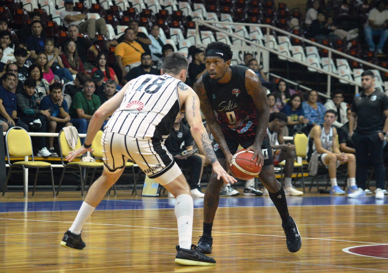 Salta Basket recibe a Estudiantes de Tucumán por el segundo punto de una serie clave en los playoffs