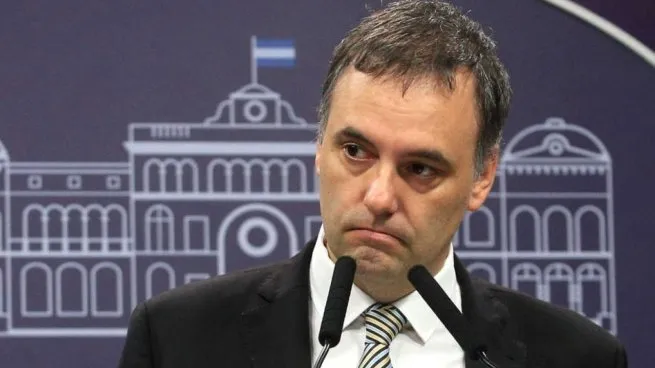 Casi 5.000 preguntas para Manuel Adorni: la oposición exige respuestas sobre su patrimonio y el viaje a Uruguay
