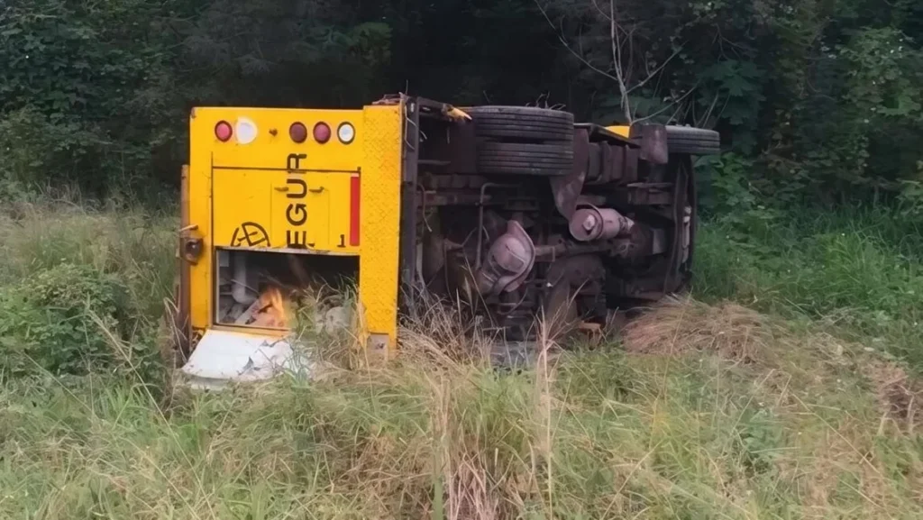 Un camión de caudale volcó en la ruta 34 y hubo tres heridos