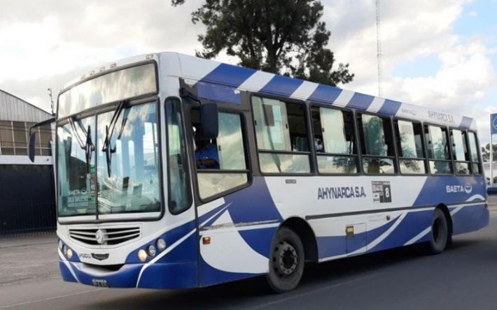 Desvíos de colectivos por accidente en la rotonda de Coca Cola