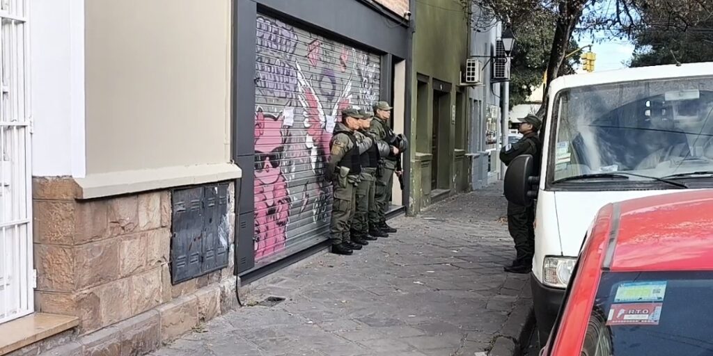Allanaron sucursales del comercio “Divinas”por presuntas irregularidades
