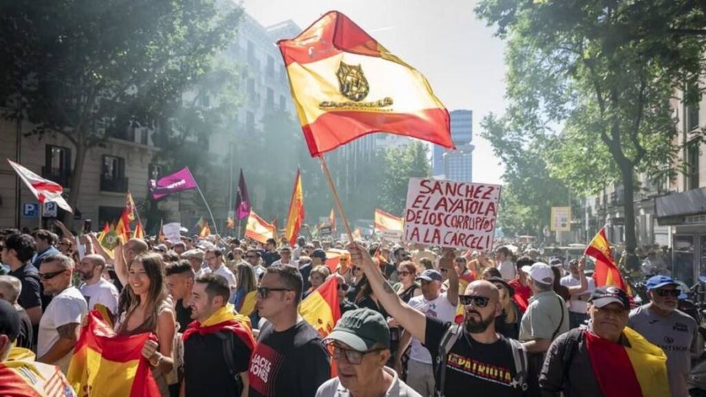 Una multitud copó las calles de Madrid para exigir la renuncia de Pedro Sánchez