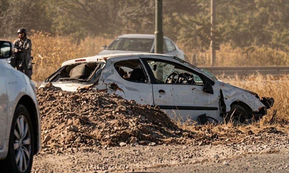 Impactante choque en Circunvalación Oeste: un auto despistó y una joven salió despedida