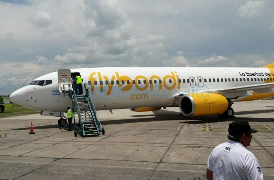 Demoras de Flybondi en el aeropuerto de Salta este martes